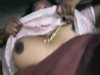 Fast Indian maid with a cheating hook-up with a desi paramour in a village dining guest guest room