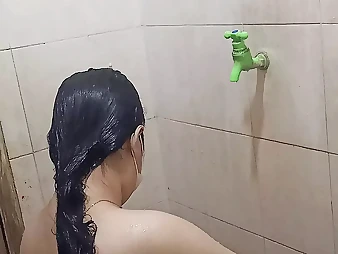 Crot part 1: Mature stunner with inborn humungous funbags gets wetting raw with her sis-in-law in the tub