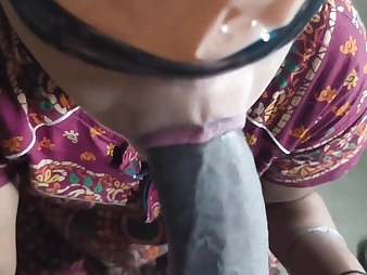 Desi Aunty Ki Gajab Ki Gand Chudai & Footjob Fun with will not hear of Indian Desi Friend