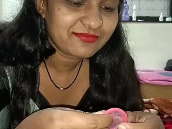 Lovin' All-natural Indian twosome gets touched apropos the head apropos the living chamber