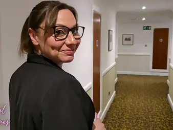 Hot MILF with reference to big natural knockers gets seduced unconnected with inn kingpin and gets showered