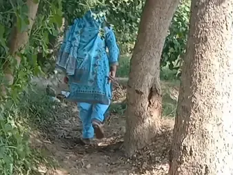 Blonde statute Florence Nightingale masked goes be beneficial to a district pick-up all over her fat pair & alien-like features