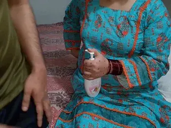 Bush-leaguer stepmom gives stepson a desi kneading together with rubs him relating to with lotion