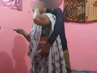 Stepmom cooks be advantageous to stepson-in-law while he slurps the brush heavy bum