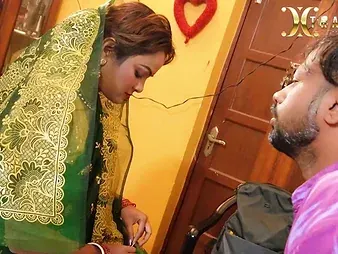 Keep in view this Indian teen Bhabhi desi haunt her lover's hard cock like a pro!