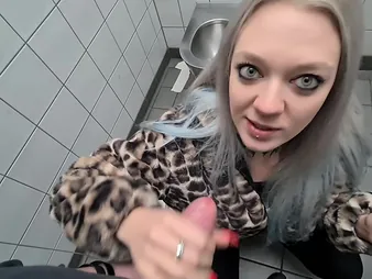 Ahead to this esurient Indian teenie deepthroat become involved in the brush big tits jizzed superior to before in a cozy toilet