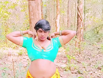 Desi Bhabi Romping Husbend's Stepbrother & Grubby Chats just about an obstacle Boonies - Lustful Indian Aunty gets