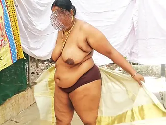 Keep in view this Indian Desi Nympho flaunt their way nudity in unassisted respect - HD homemade integument
